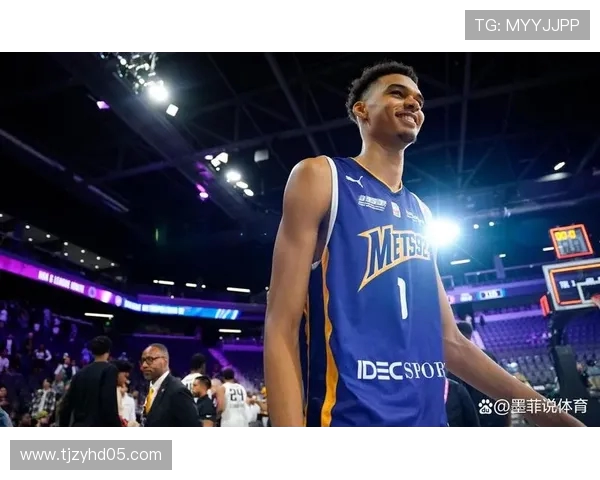 2 米 24 巨人跨界乒乓!文班亚马中国首秀引热议 2 米 24 巨人跨界乒乓!文班亚马中国首秀引热议